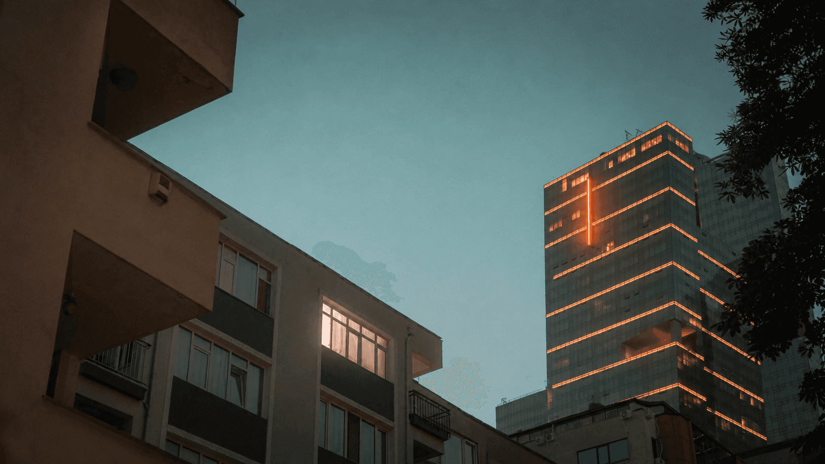Verlicht gebouw - Thodé Techniek elektrotechniek